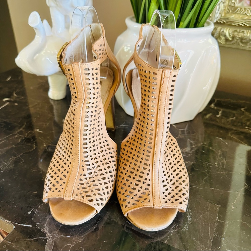 Louise et Cie Camel Peep Toe Heels Size 37 / 7B Wooden Heel - Picture 9 of 10